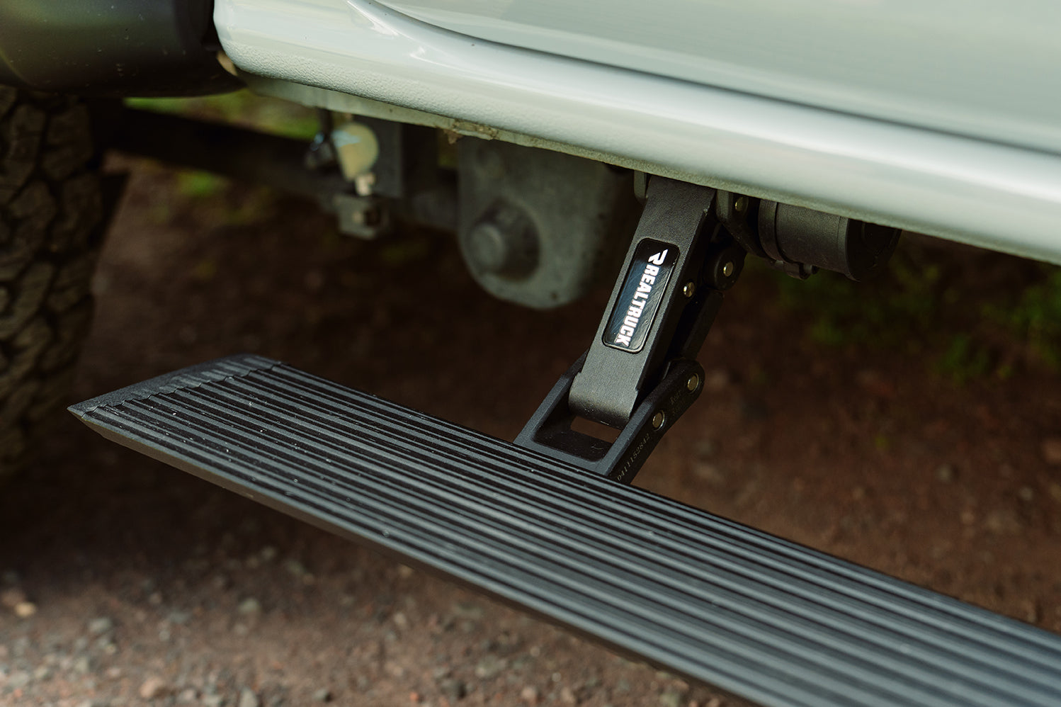 RealTruck Voltstep Electric Running Boards - Toyota Hilux 2015-2025